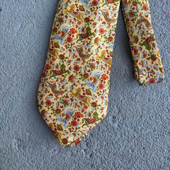 SALVATORE FERRAGAMO Silk Tie Yellow Horses Floral - Picture 3 of 6